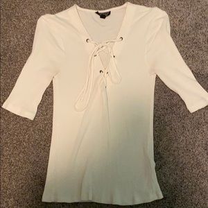 medium sleeved white top
